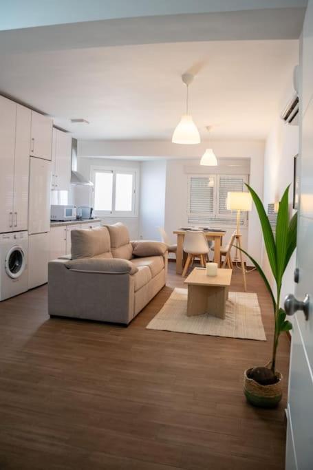 California Apartament Duenas Sevilla Bagian luar foto